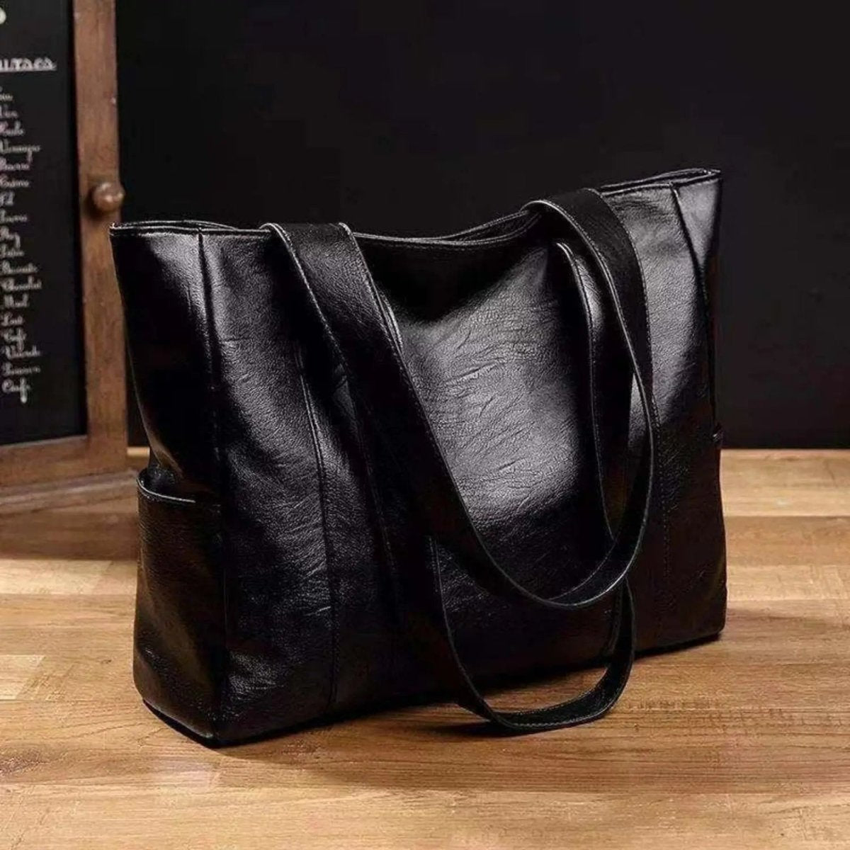 VINTARIS – Elegante Leren Schoudertas met Retro-Touch en Gladde Oppervlakte
