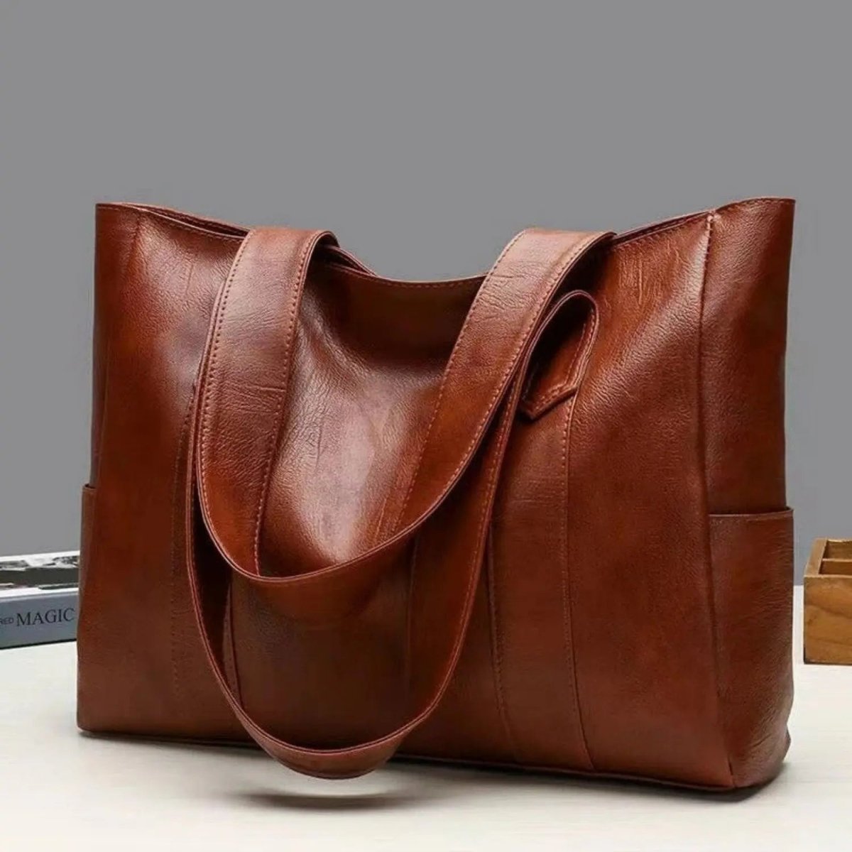 VINTARIS – Elegante Leren Schoudertas met Retro-Touch en Gladde Oppervlakte