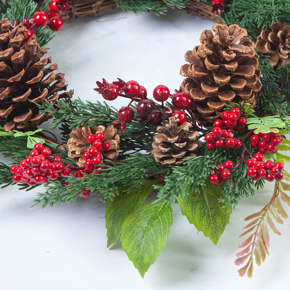 Kerstkrans | Realistische cypressen- & rode-bessen-decoratie | Binnen & Buiten