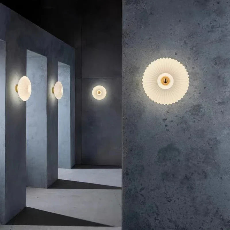 AuraFlow – Moderne Glas-Wandlamp met golvende kap