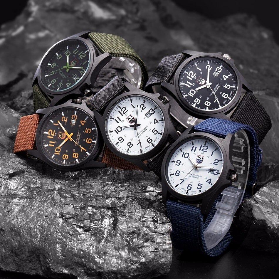 Militaire Stijl Robuuste Horloge met Verlichte Wijzerplaat, Waterdicht, Stopwatch en Datumweergave