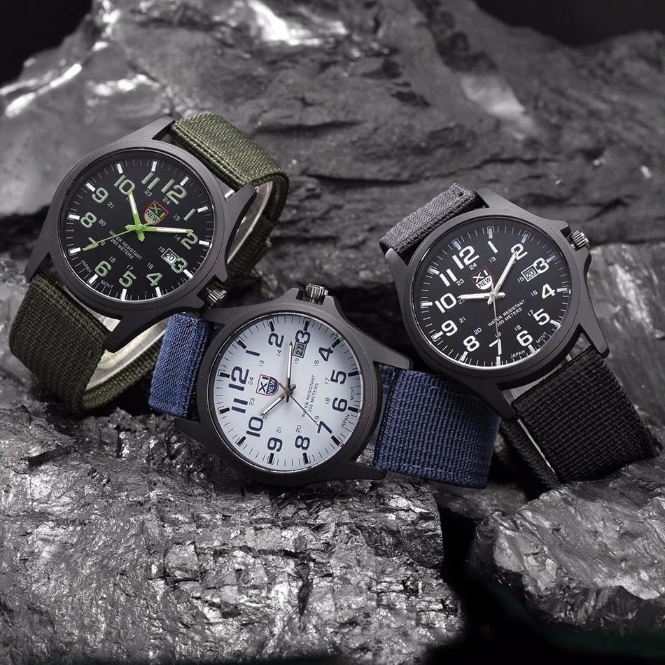 Militaire Stijl Robuuste Horloge met Verlichte Wijzerplaat, Waterdicht, Stopwatch en Datumweergave