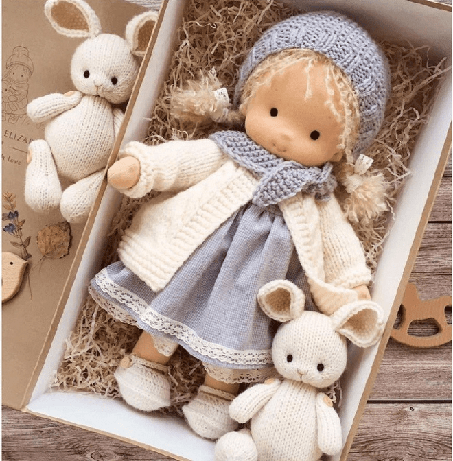 Handgemaakte Winter-Waldorf Knuffelpop - Poppi