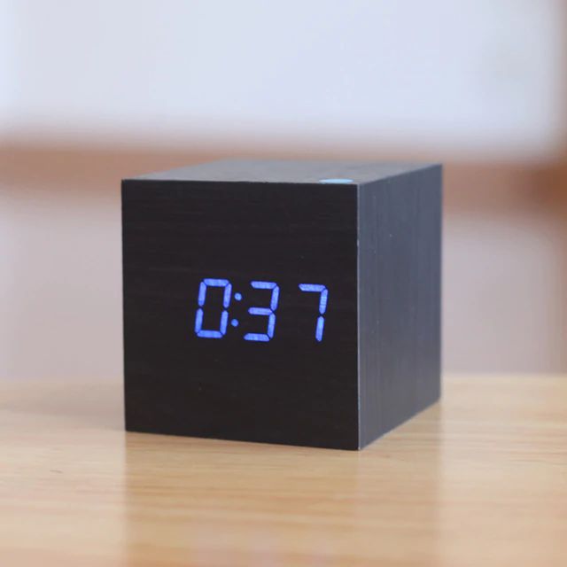 CubeDig - Digitale Tafelklok Voor Modern Interieur