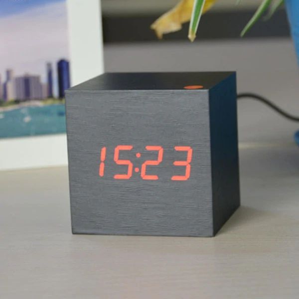 CubeDig - Digitale Tafelklok Voor Modern Interieur