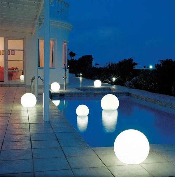 Moderne PE Globe Buiten Tuinlamp LED Oplaadbaar