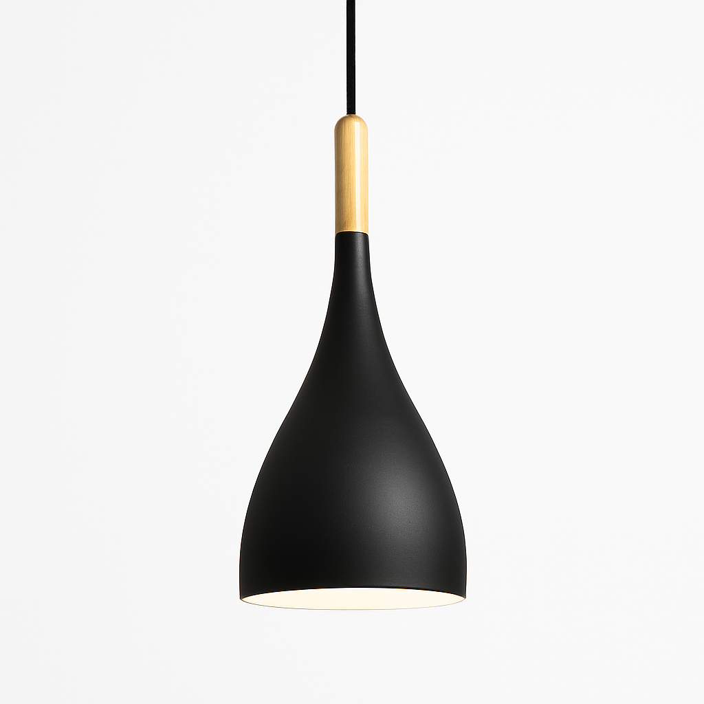 Kleurige metalen LED-hanglamp en houten stok in Nordic-stijl