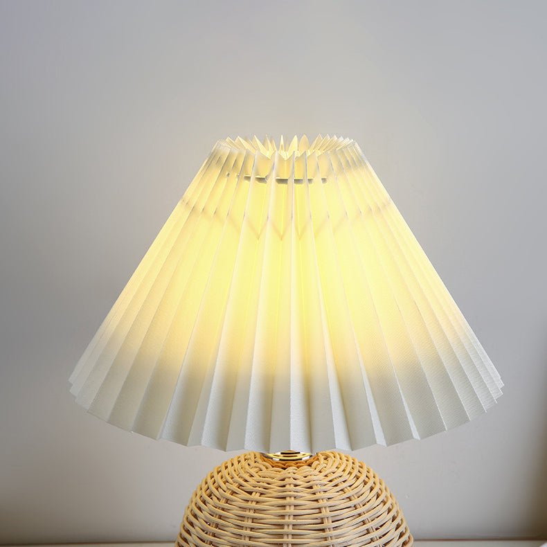 Noordse Rattan Vouwstof Kegelvorm LED Tafel lamp 1-Lamp