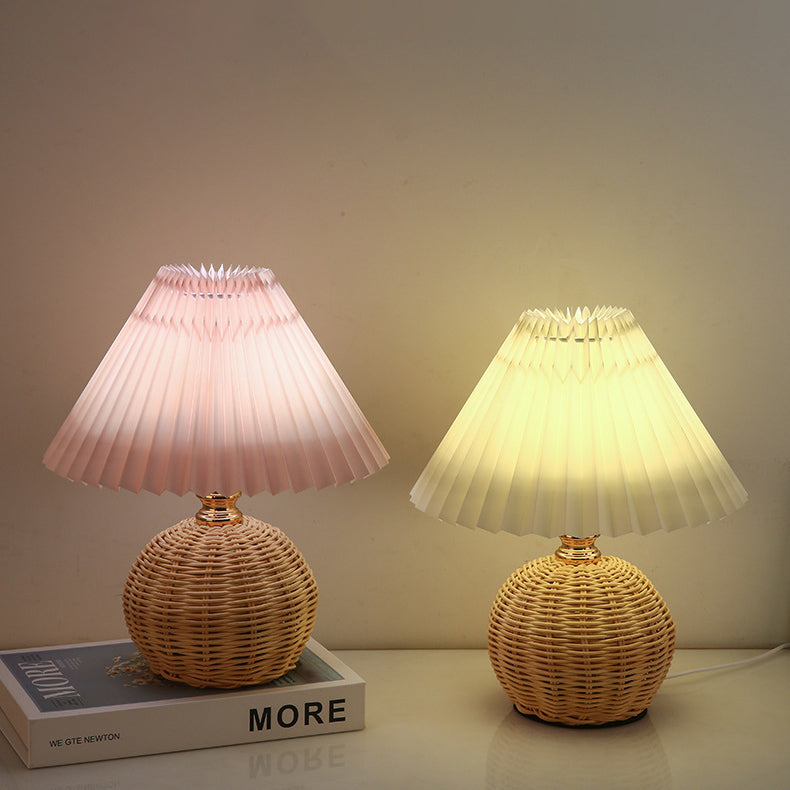 Noordse Rattan Vouwstof Kegelvorm LED Tafel lamp 1-Lamp