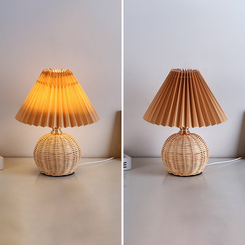 Noordse Rattan Vouwstof Kegelvorm LED Tafel lamp 1-Lamp