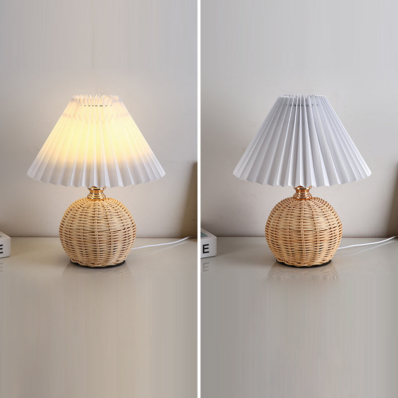 Noordse Rattan Vouwstof Kegelvorm LED Tafel lamp 1-Lamp