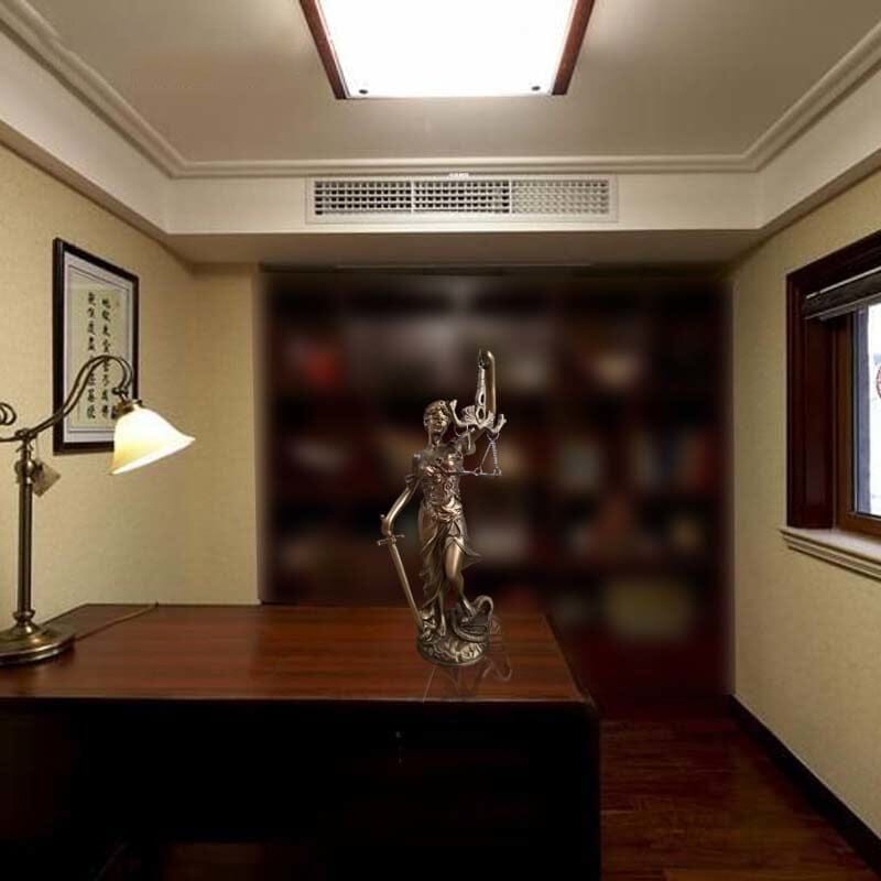 Decoratiestandbeeld van de Godin van de Rechtvaardigheid