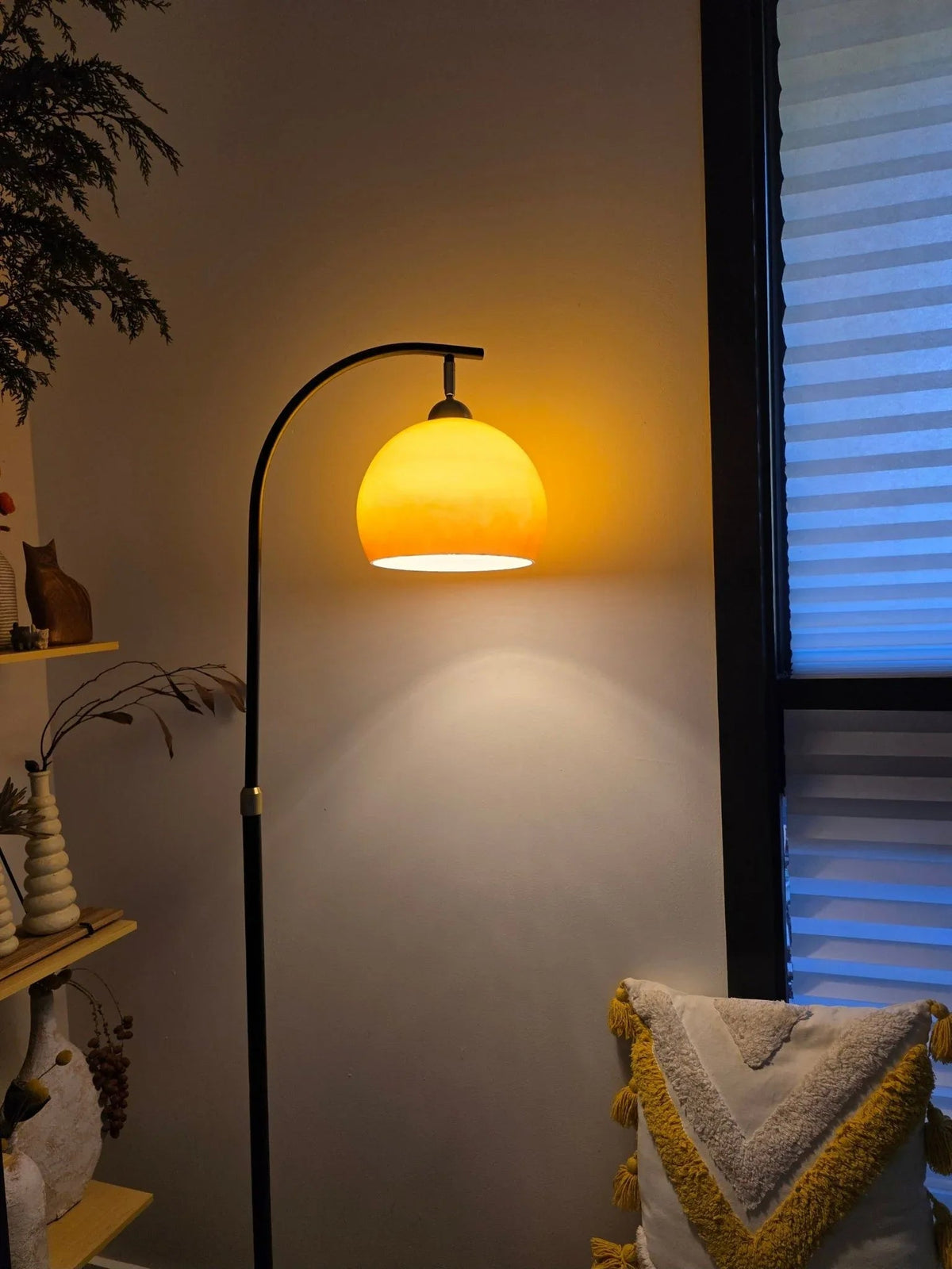 Bauhaus Arc Vloerlamp met Glazen Lampenkap – Minimalistische Designlamp