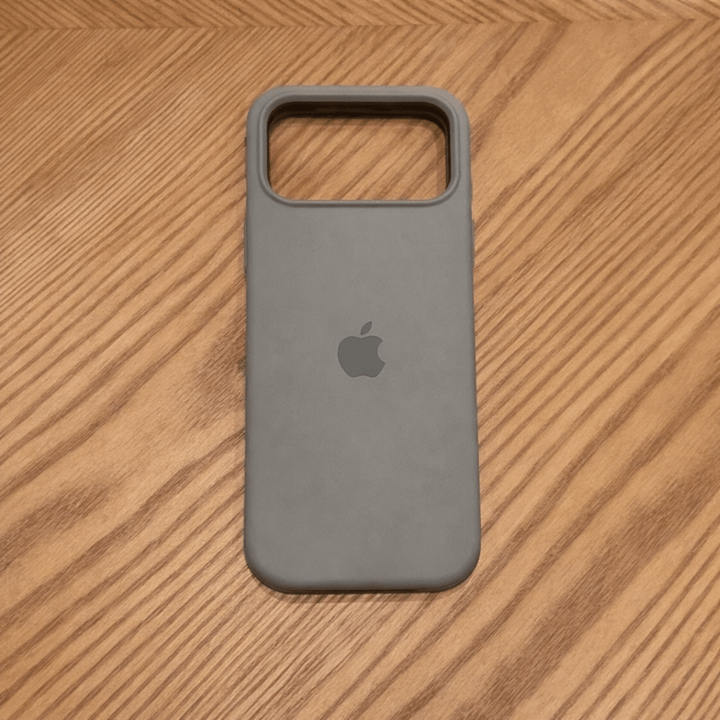 VELVIGUARD – MagSafe-compatibele Silikonhoes met Zachte Aanraakoppervlak voor iPhone