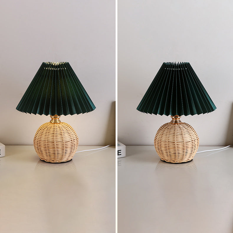 Noordse Rattan Vouwstof Kegelvorm LED Tafel lamp 1-Lamp