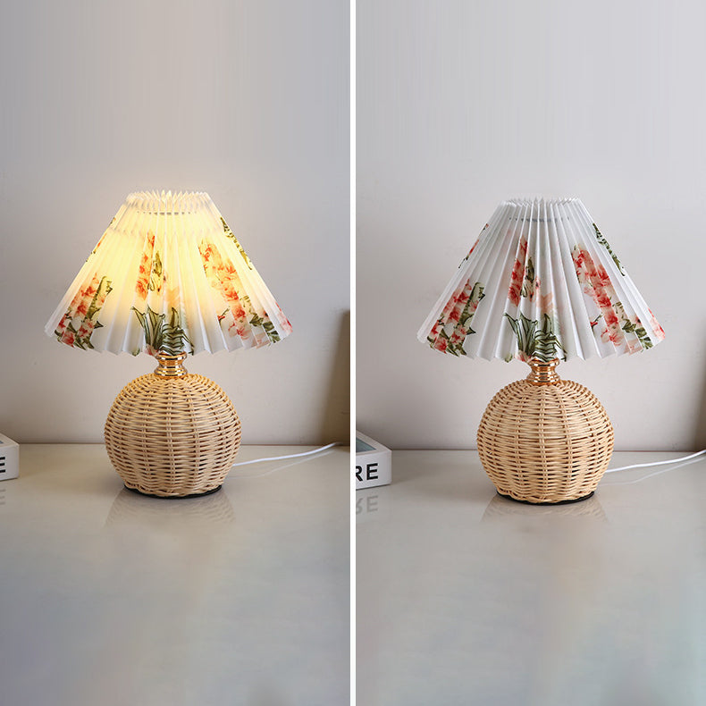 Noordse Rattan Vouwstof Kegelvorm LED Tafel lamp 1-Lamp