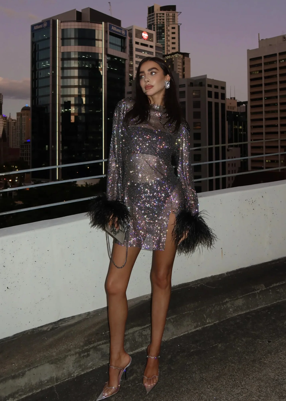 ODESSA | Metallic Minidress met Transparante Mouwen en Veren
