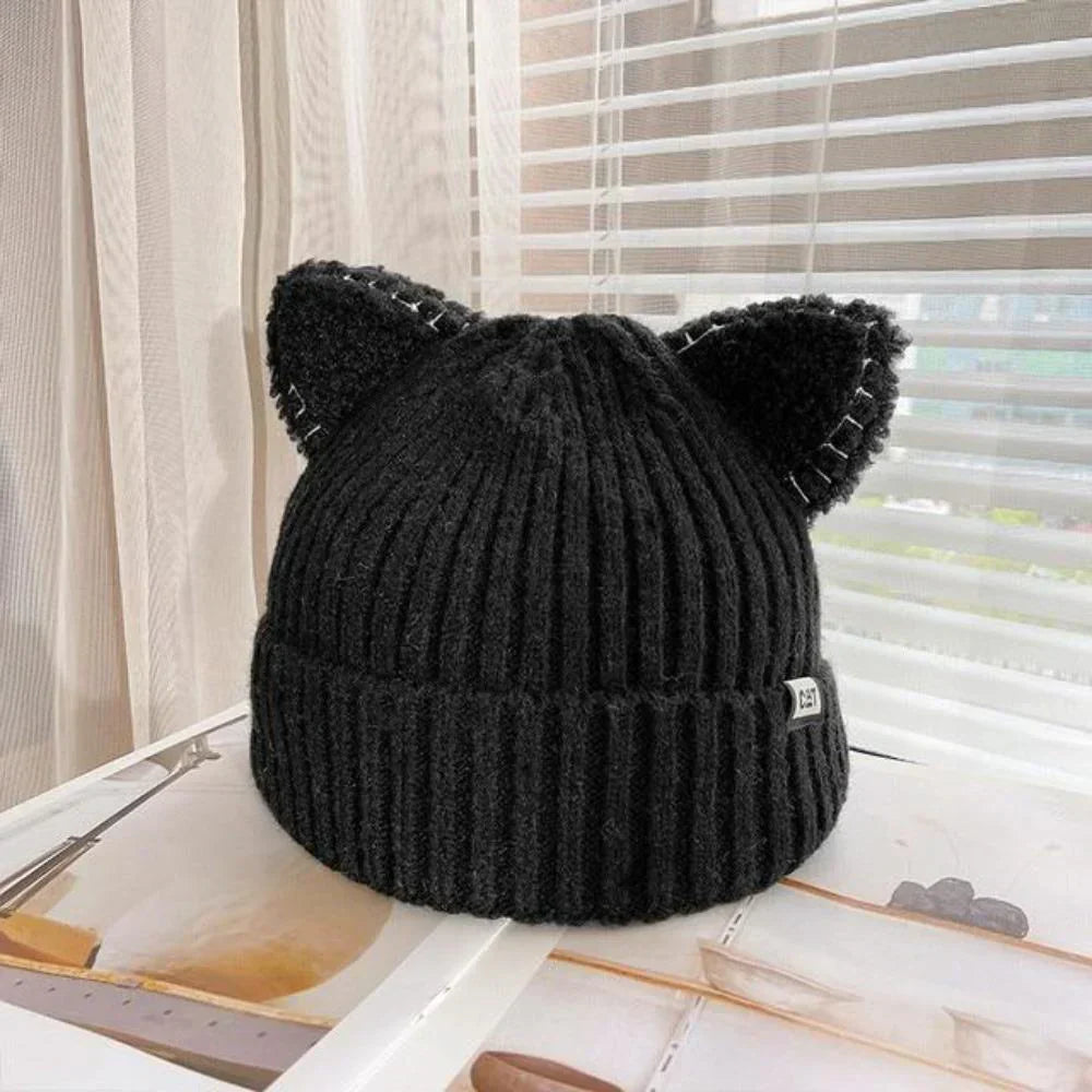 Kattenoor Wintermuts CosyCharm – Zachte gebreide muts voor dames met speelse uitstraling