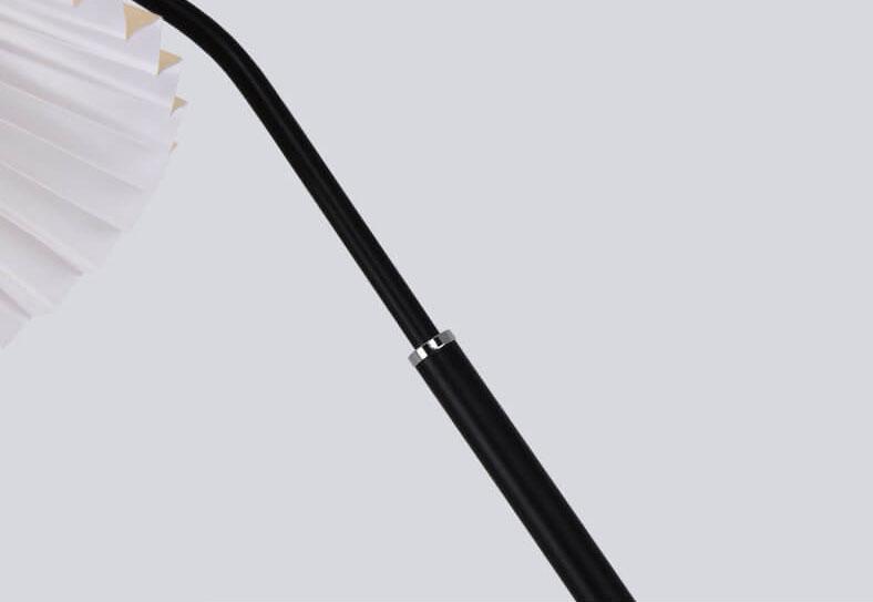 Minimalistische LED Vloerlamp met Geplooide Stoffen Lampenkap