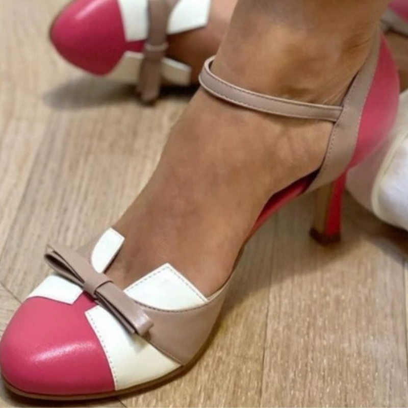 Dames pumps met ronde neus en verstelbare bandjes