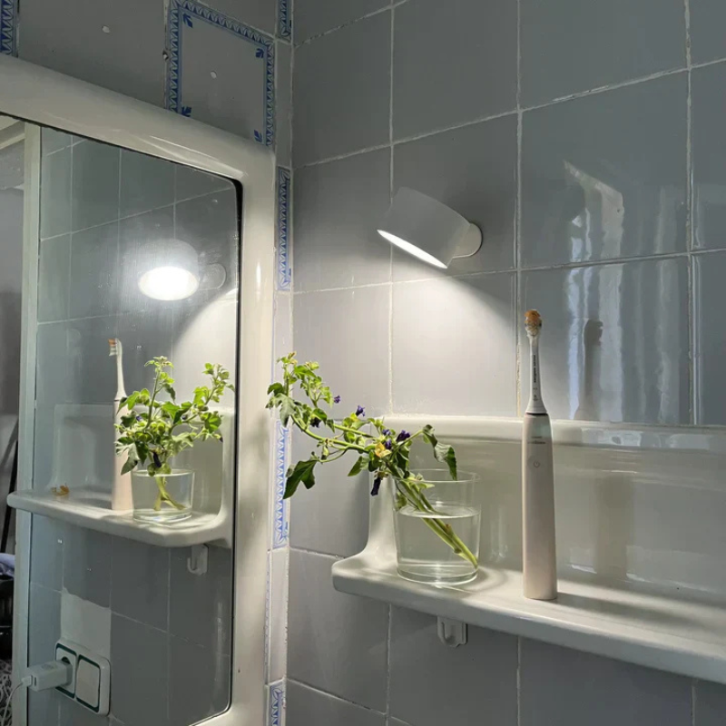 LuxeLumen Draadloze Dimbare LED Wandlamp | 360° draaibaar voor optimale verlichtingservaring