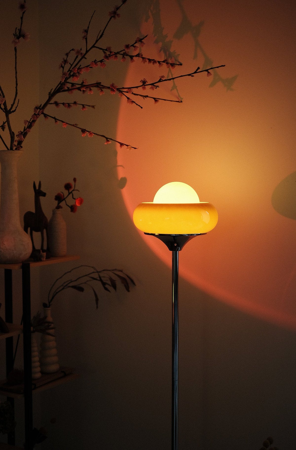Elke Egg Tart Vloerlamp – Speelse Designlamp met Unieke Vormgeving