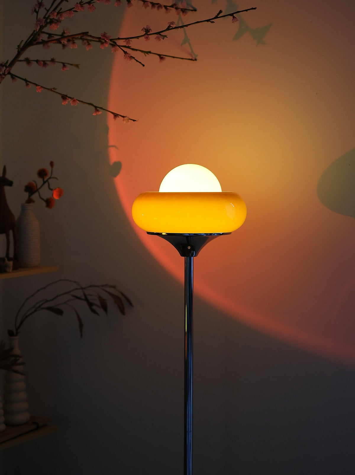 Elke Egg Tart Vloerlamp – Speelse Designlamp met Unieke Vormgeving