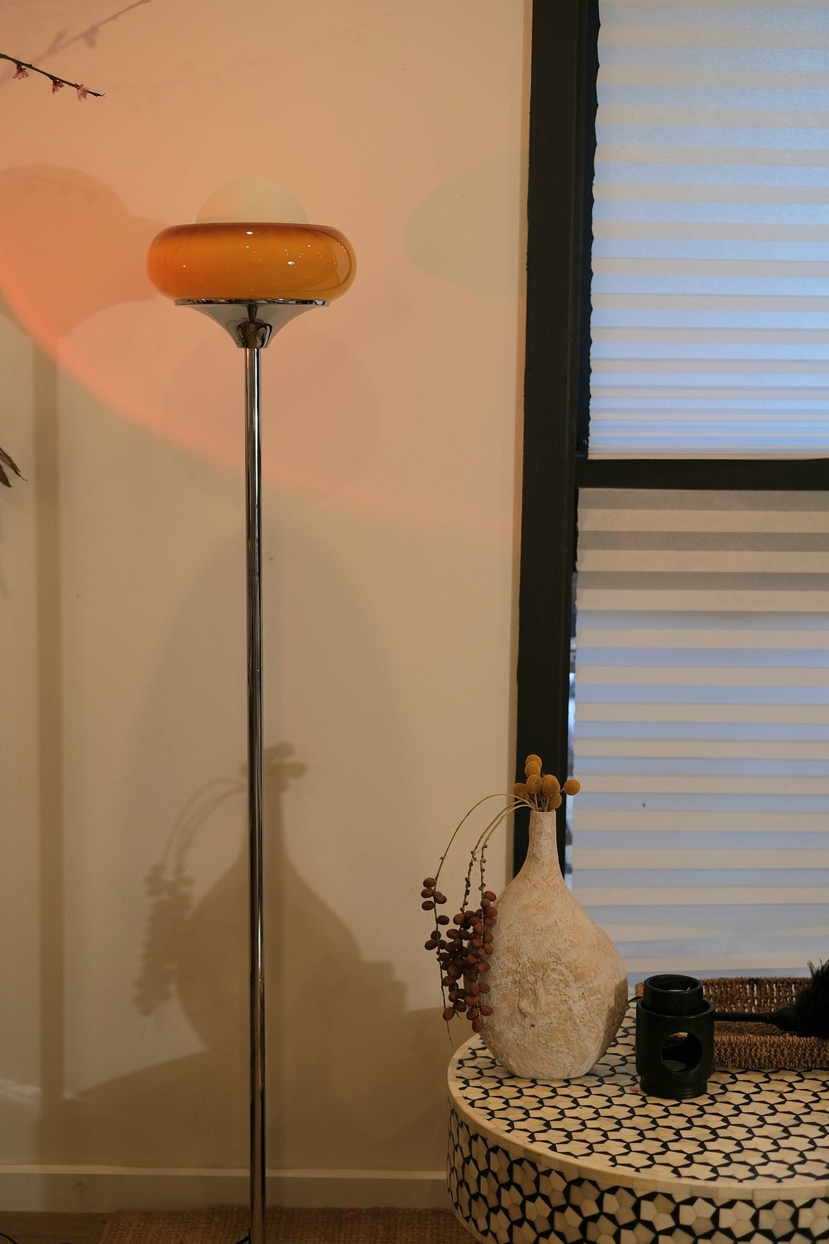 Elke Egg Tart Vloerlamp – Speelse Designlamp met Unieke Vormgeving