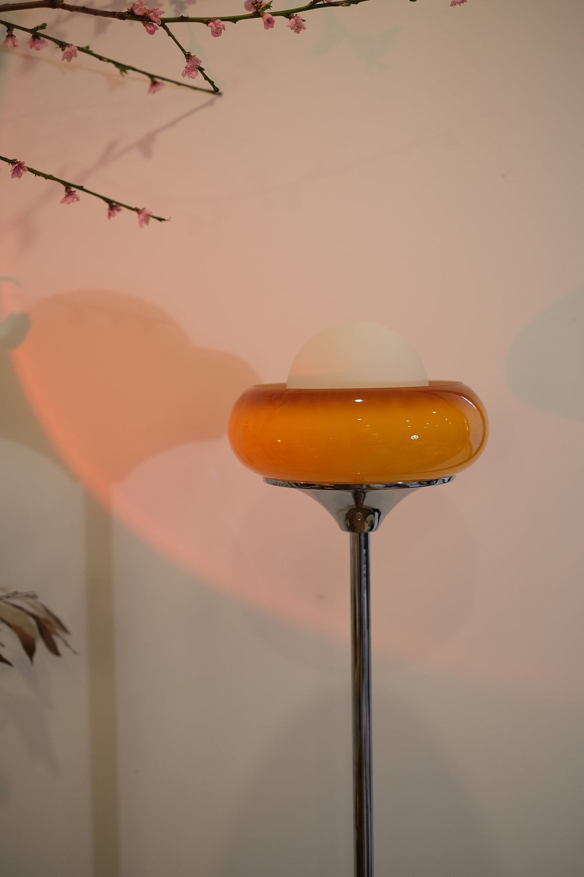 Elke Egg Tart Vloerlamp – Speelse Designlamp met Unieke Vormgeving