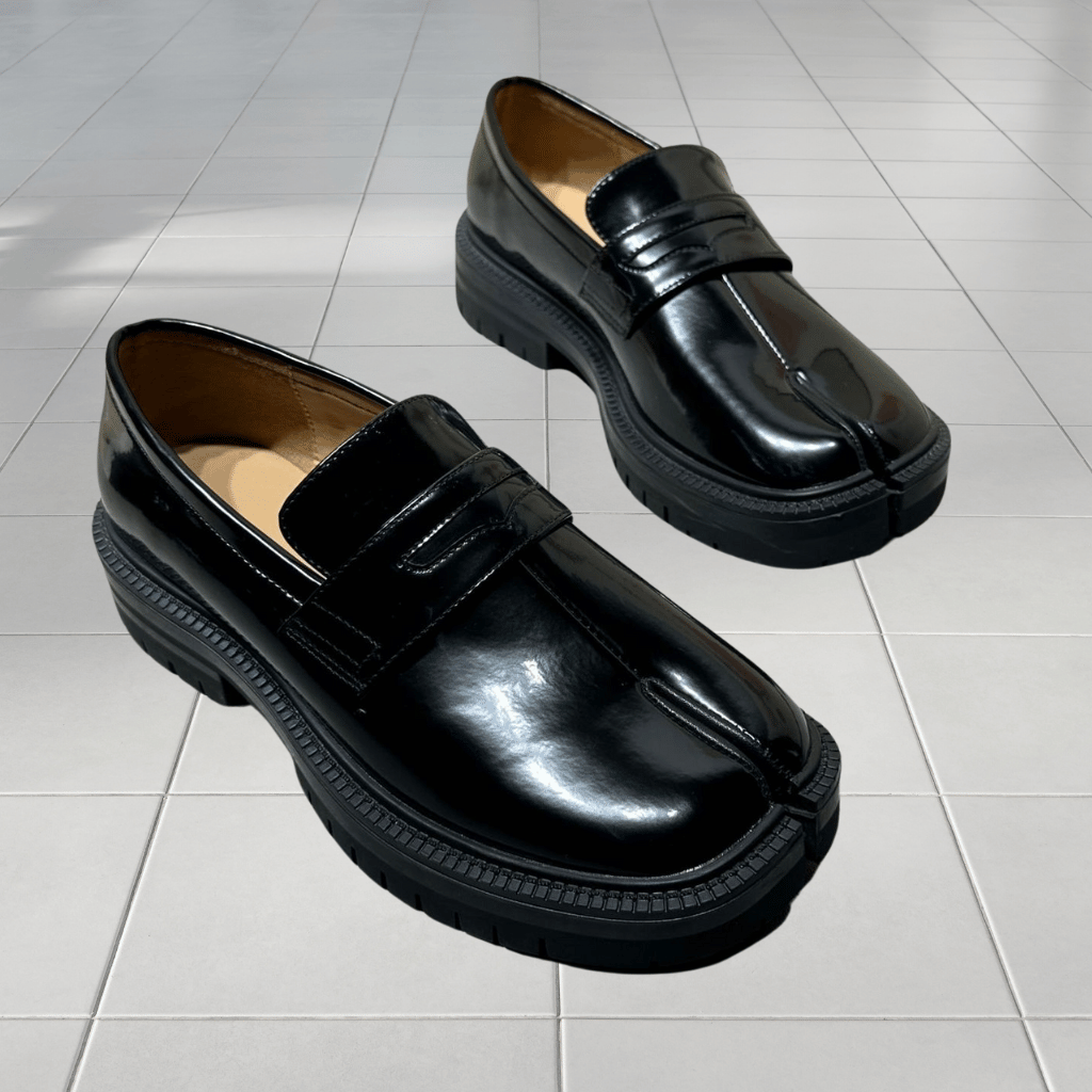 Elegante heren schoenen met gespleten tenen en dikke zool