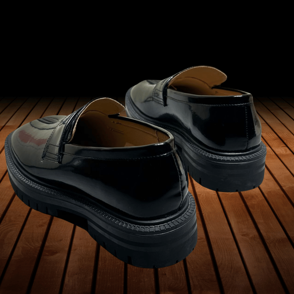 Elegante heren schoenen met gespleten tenen en dikke zool