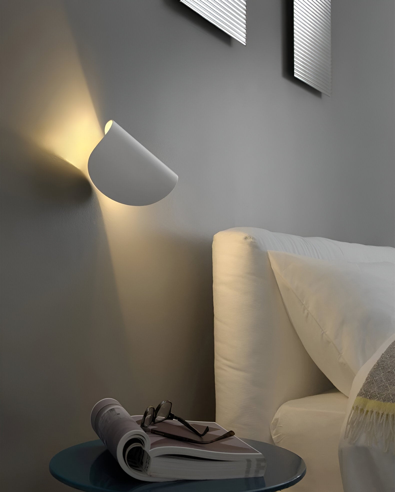 Draaibare Metalen Wandlamp met Gebogen Ontwerp, Ideaal voor Elke Kamer