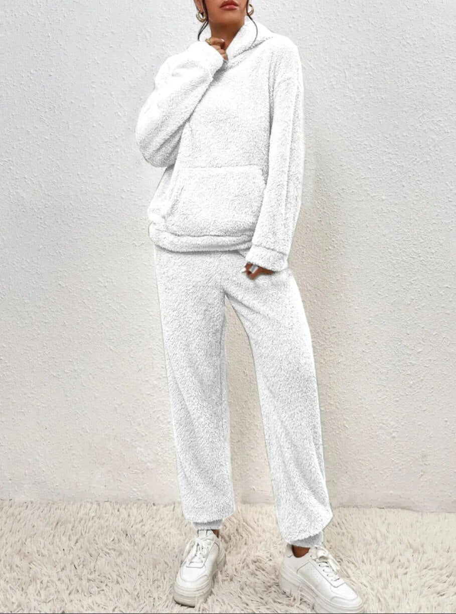 CozyTeddy Lounge Set – Warme Hoodie en Broek van Zachte Teddy-Stof met Kängurutas