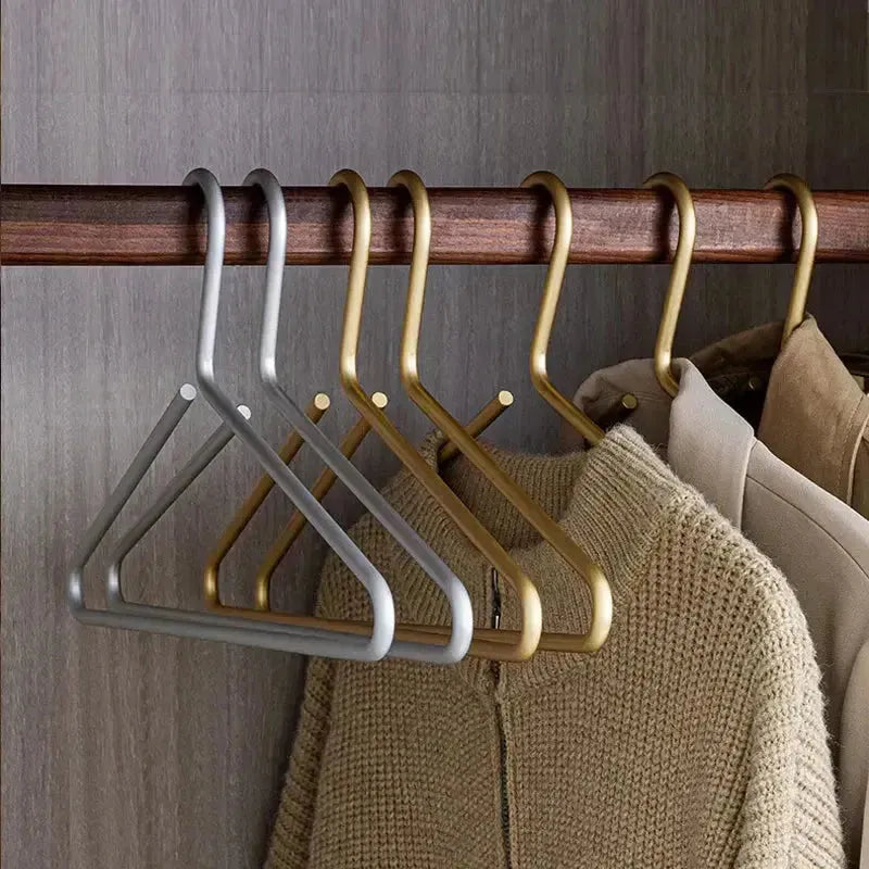 Luxe pakkenmatte kledinghangerset 4 plus 1