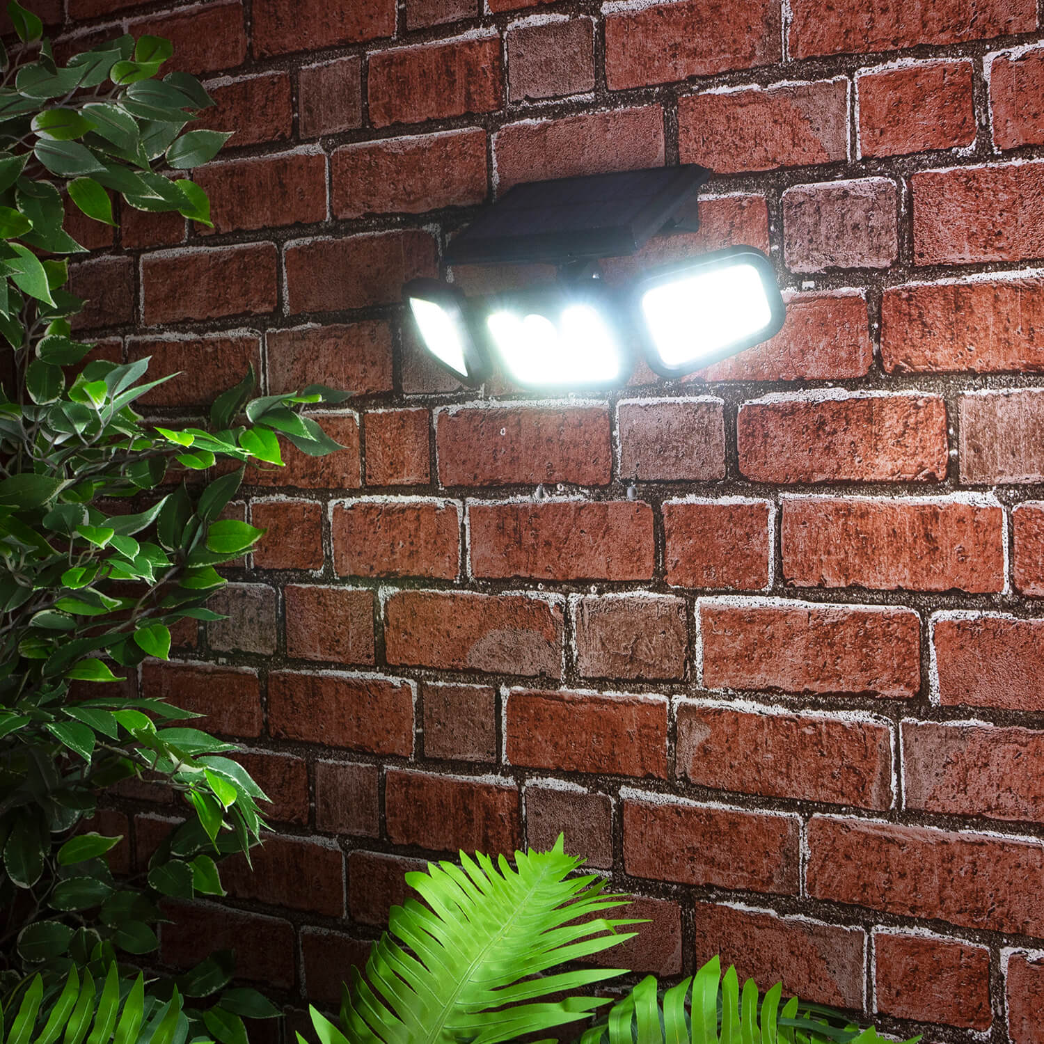 SunGuard Drievoudige LED Solar Wandlamp | Verlicht uw buitenruimte met slimme efficiëntie