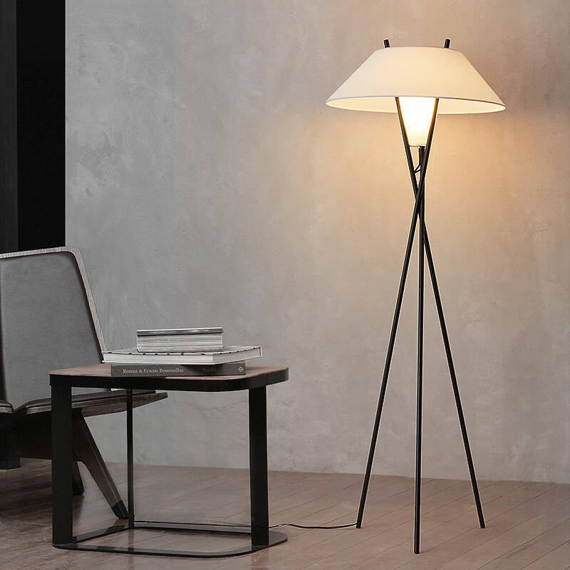 Minimalistische Driepoot Vloerlamp – Moderne Designlamp voor Woonkamer