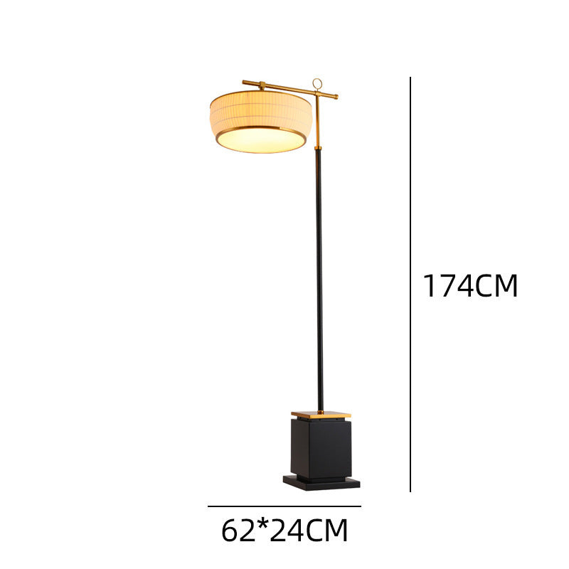 Elegante Vloerlamp met Geometrische Voet – Verstelbare Designlamp