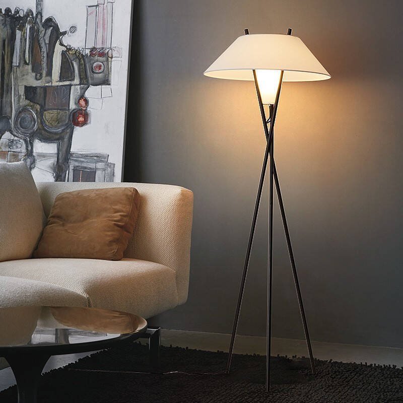 Minimalistische Driepoot Vloerlamp – Moderne Designlamp voor Woonkamer