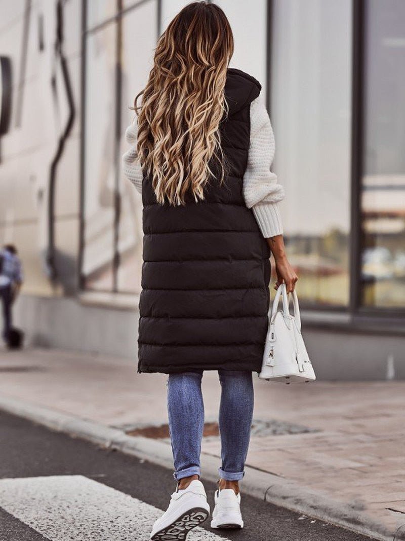 Langer gestikte damesbodywarmer Merava – Stijlvolle knielange winterwester met rits en capuchon