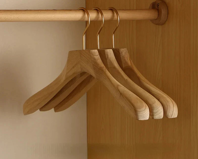 Set van 2 Premium Kamferhout Kledinghangers met Brede Schouders voor Kledingorganisatie