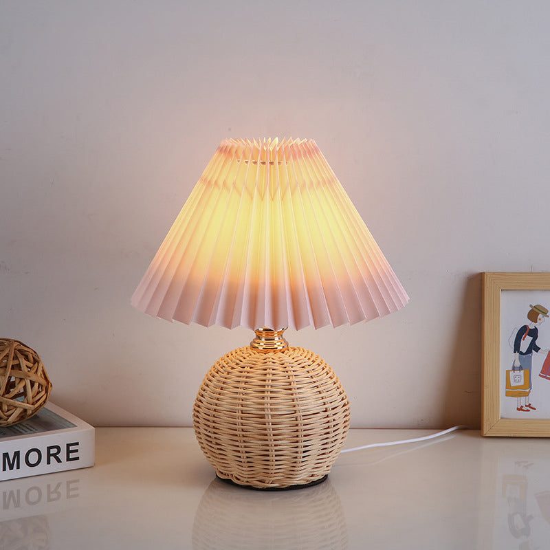 Noordse Rattan Vouwstof Kegelvorm LED Tafel lamp 1-Lamp