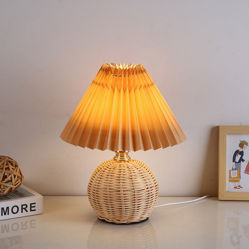 Noordse Rattan Vouwstof Kegelvorm LED Tafel lamp 1-Lamp
