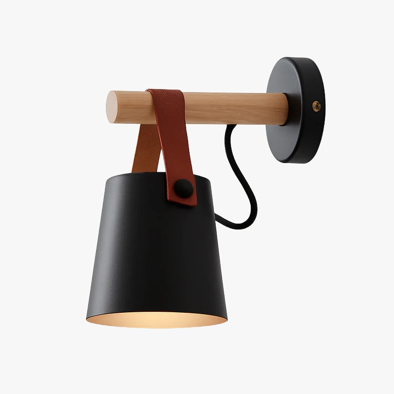 Wandlamp van hout met hangende kap