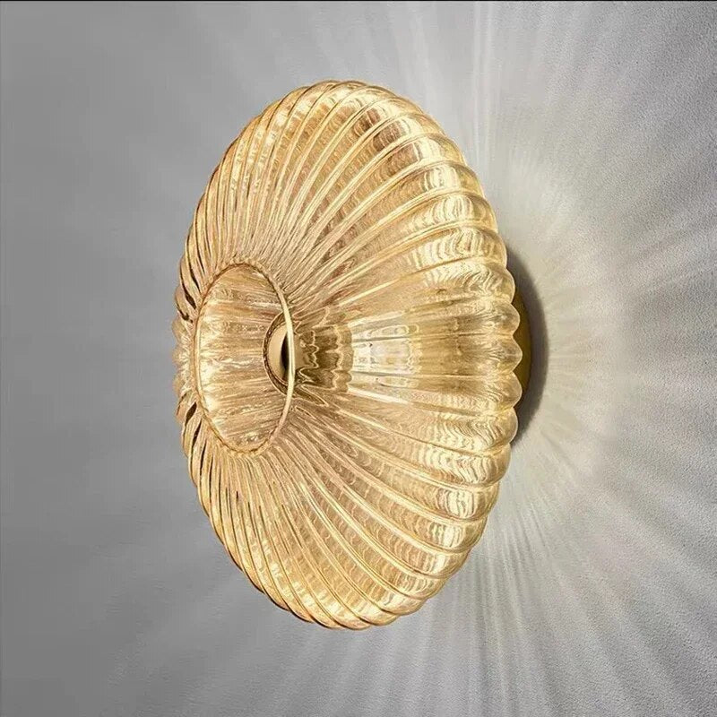 AuraFlow – Moderne Glas-Wandlamp met golvende kap