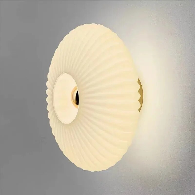 AuraFlow – Moderne Glas-Wandlamp met golvende kap