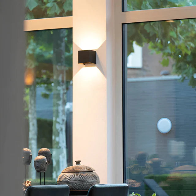 Draadloze wandlamp voor binnen en buiten | LED wandlamp met accu en sensor in zwart en wit