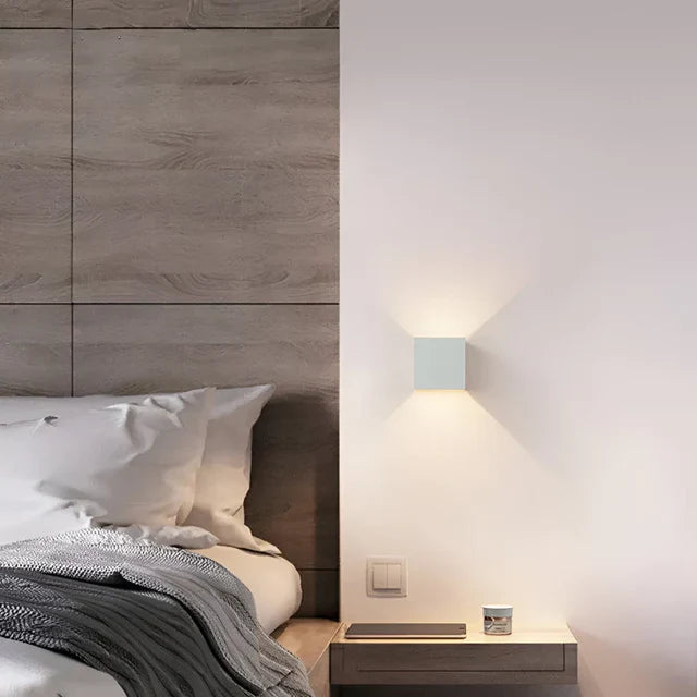Draadloze wandlamp voor binnen en buiten | LED wandlamp met accu en sensor in zwart en wit