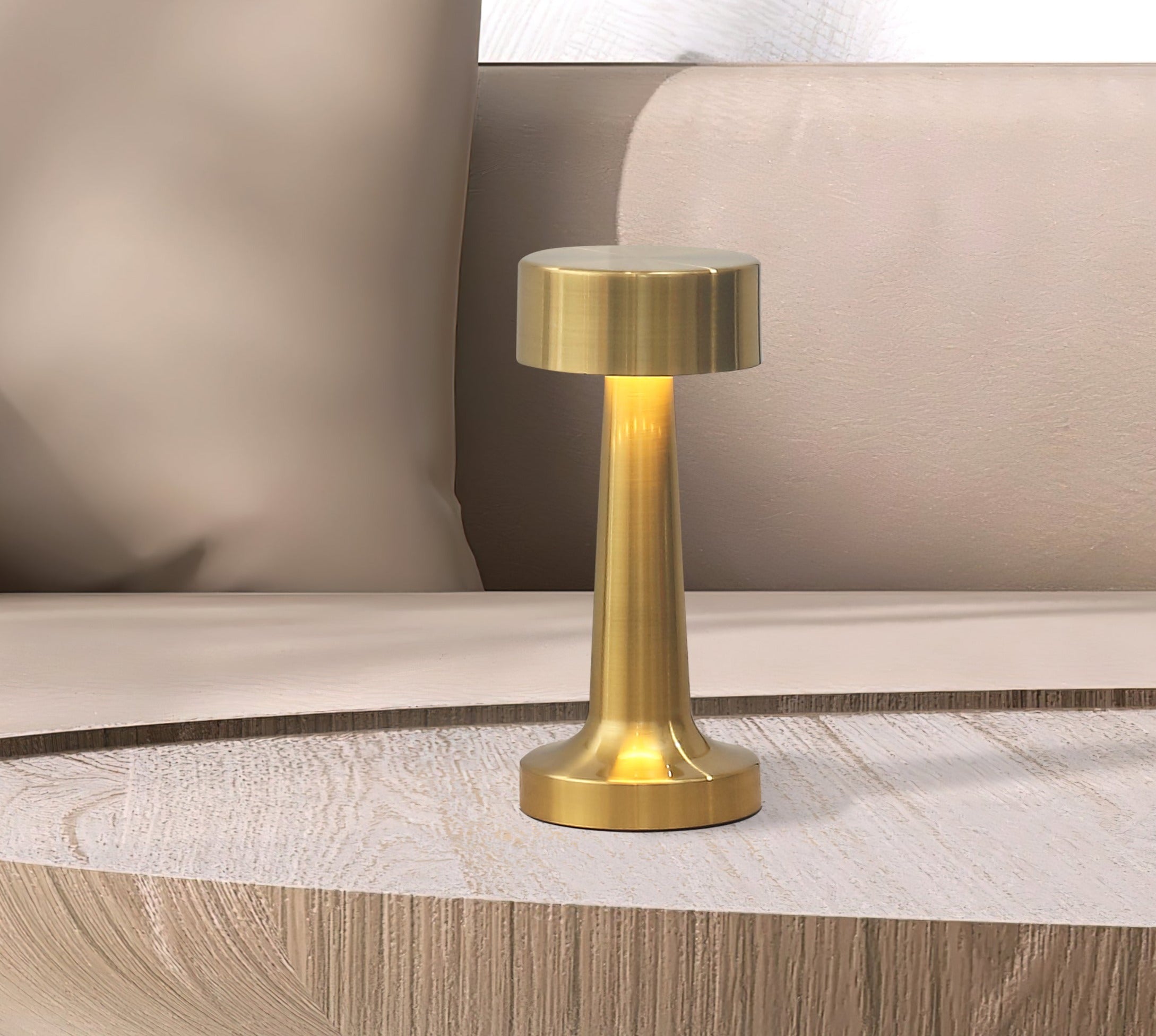 Verona LED Draadloze Tafel lamp Messing