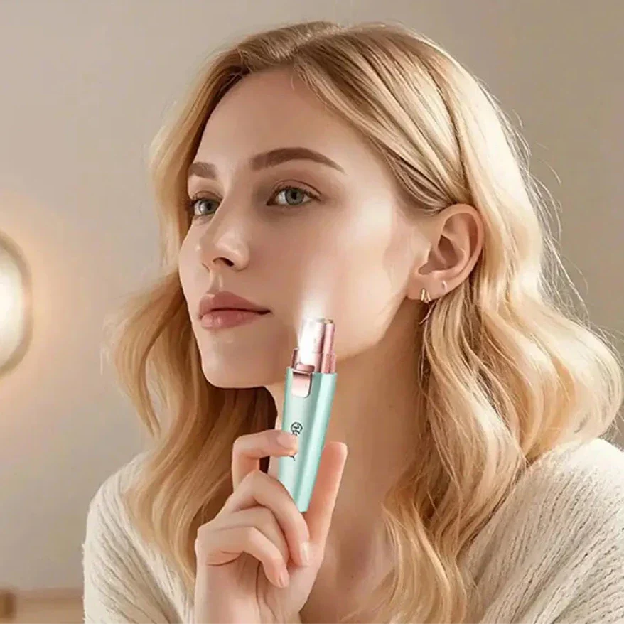 BrowEssence Wenkbrauwvormer | Zachte en nauwkeurige vormgeving voor perfecte wenkbrauwen