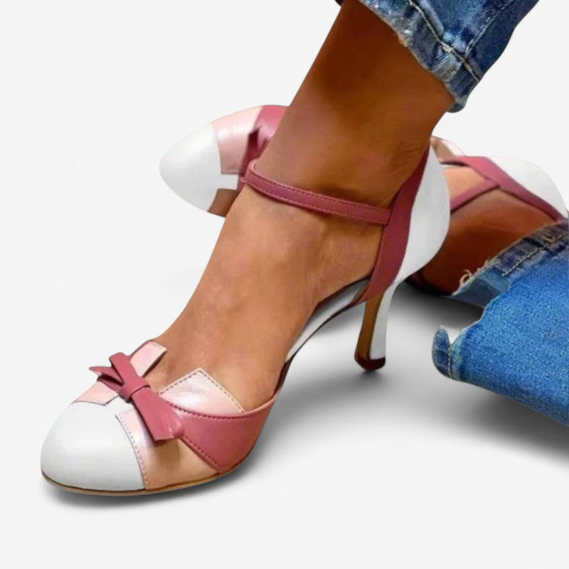 Dames pumps met ronde neus en verstelbare bandjes